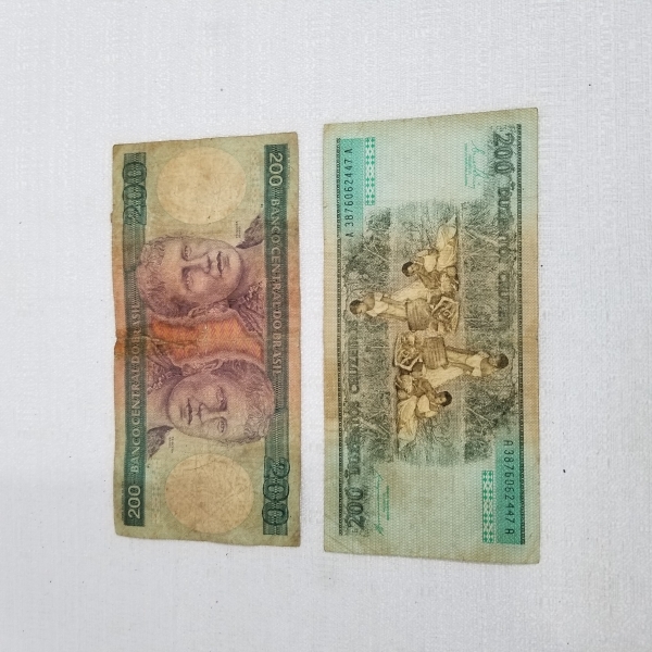 Notas de 200 Cruzeiros (2 unidades). Caso as informações descritas neste lote não sejam suficientes para sanar suas dúvidas, mande um WhatsApp para (11) 91264-3806 ou envie um e-mail para contato@retr