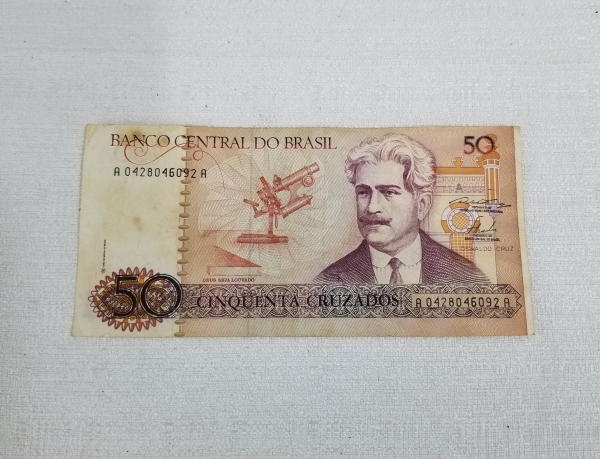 Nota de 50 Cruzados. Caso as informações descritas neste lote não sejam suficientes para sanar suas dúvidas, mande um WhatsApp para (11) 91264-3806 ou envie um e-mail para contato@retroversoleiloes.co