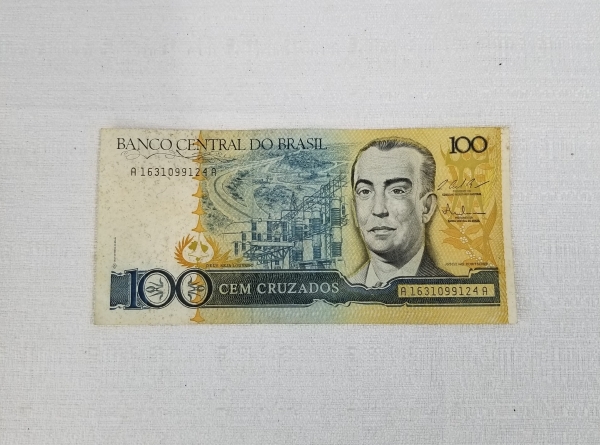Nota de 100 Cruzados. Caso as informações descritas neste lote não sejam suficientes para sanar suas dúvidas, mande um WhatsApp para (11) 91264-3806 ou envie um e-mail para contato@retroversoleiloes.c