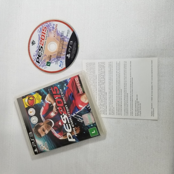 PS3 jogo PES 2015. Caso as informações descritas neste lote não sejam suficientes para sanar suas dúvidas, mande um WhatsApp para (11) 91264-3806 ou envie um e-mail para contato@retroversoleiloes.com.