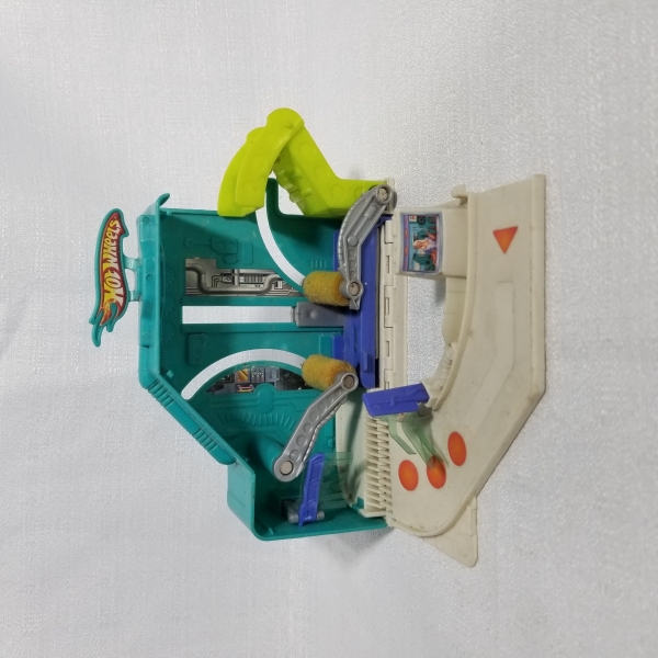 Hot Wheels Lava-Rapido. Caso as informações descritas neste lote não sejam suficientes para sanar suas dúvidas, mande um WhatsApp para (11) 91264-3806 ou envie um e-mail para contato@retroversoleiloes