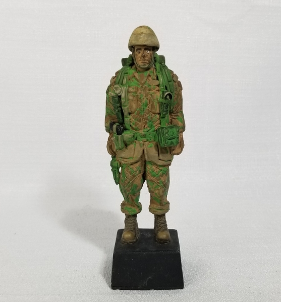 Soldado de resina 16cm de altura, peça de colecionador. Caso as informações descritas neste lote não sejam suficientes para sanar suas dúvidas, mande um WhatsApp para (11) 91264-3806 ou envie um e-mai