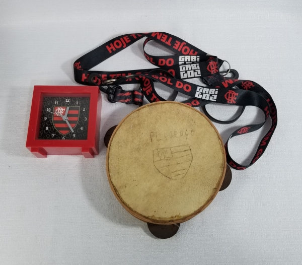 Flamengo kit torcedor (relógio sem funcionamento). Caso as informações descritas neste lote não sejam suficientes para sanar suas dúvidas, mande um WhatsApp para (11) 91264-3806 ou envie um e-mail par