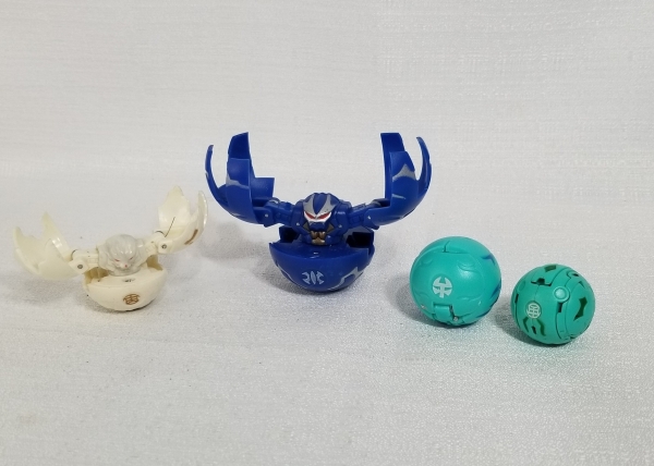 Brinquedos Bakugan. Caso as informações descritas neste lote não sejam suficientes para sanar suas dúvidas, mande um WhatsApp para (11) 91264-3806 ou envie um e-mail para contato@retroversoleiloes.com