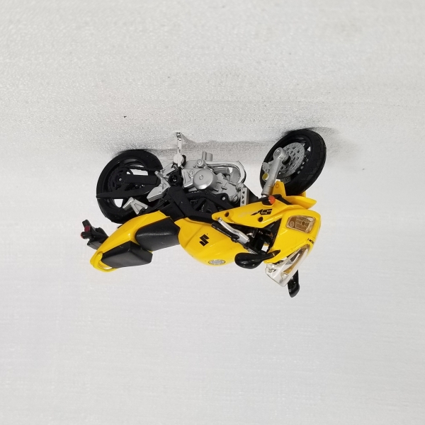 Maisto Suzuki SV650S (1/18). Caso as informações descritas neste lote não sejam suficientes para sanar suas dúvidas, mande um WhatsApp para (11) 91264-3806 ou envie um e-mail para contato@retroversole