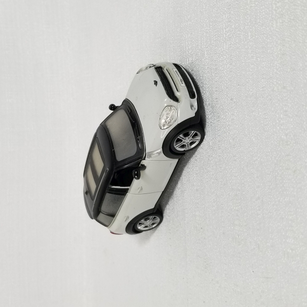 Mini Cooper 1/38. Caso as informações descritas neste lote não sejam suficientes para sanar suas dúvidas, mande um WhatsApp para (11) 91264-3806 ou envie um e-mail para contato@retroversoleiloes.com.b