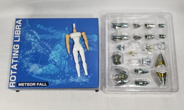 Figura colecionável da série Saint Seiya (Os Cavaleiros do Zodíaco), especificamente um modelo `Cloth Myth EX` de Libra.. Caso as informações descritas neste lote não sejam suficientes para sanar suas