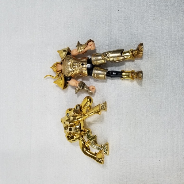 Boneco do Aldebaran de Touro da linha Bandai dos Cavaleiros do Zodíaco (incompleto) Caso as informações descritas neste lote não sejam suficientes para sanar suas dúvidas, mande um WhatsApp para (11)