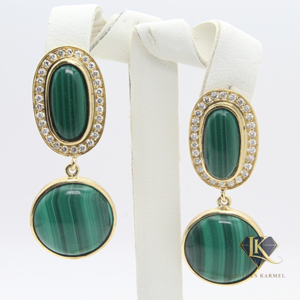 Par de Brincos em Ouro Amarelo 18K com Malaquitas e 0,60 Cts em Diamantes, 4cm de comprimento, Peso de 13,9 gr. Acompanha Certificado de Garantia Leilões Karmel.