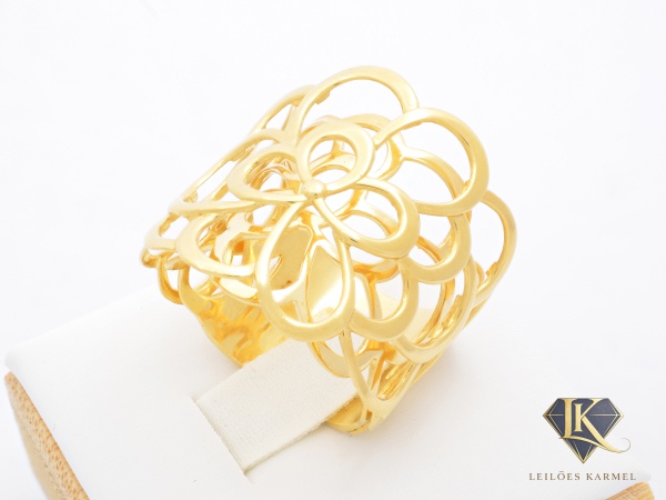 VIVARA - Anel Begônia em Ouro Amarelo 18K - Coleção Begônia, Aro 17, peso de 8.1 gramas. Acompanha Certificado de Garantia Leilões Karmel.