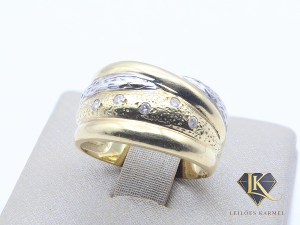 Anel em Ouro 18K com Zircônias, Aro 20, Peso de 5.2 gr. Acompanha Certificado de Garantia Leilões Karmel.