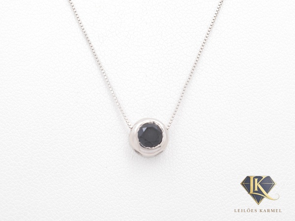 Colar e Pendente de 0,7cm em Ouro Branco 18K com Pedra, 48cm de comprimento, peso de 1,6 gramas. Acompanha Certificado de Garantia Leilões Karmel.