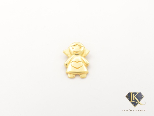 VIVARA - Pingente Menina Ouro Amarelo 18K tamanho de 1,4cm x 1cm, peso de 1,3gramas. Acompanha Certificado de Garantia Leilões Karmel. (OBS: NÃO ACOMPANHA COLAR)