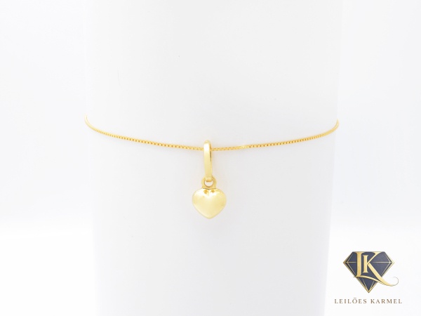 Tornozeleira com Pingente Coração em Ouro Amarelo 18K, 27cm de comprimento, peso de 1,1 gramas. Acompanha Certificado de Garantia Leilões Karmel. (OBS: SOLDA NA CORRENTE)