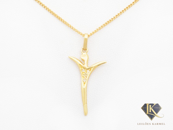 Colar e Pingente de 2,8cm x 1,3cm em Ouro Amarelo 18K com Pedras, 45cm de comprimento, peso de 2,7 gramas. Acompanha Certificado de Garantia Leilões Karmel.