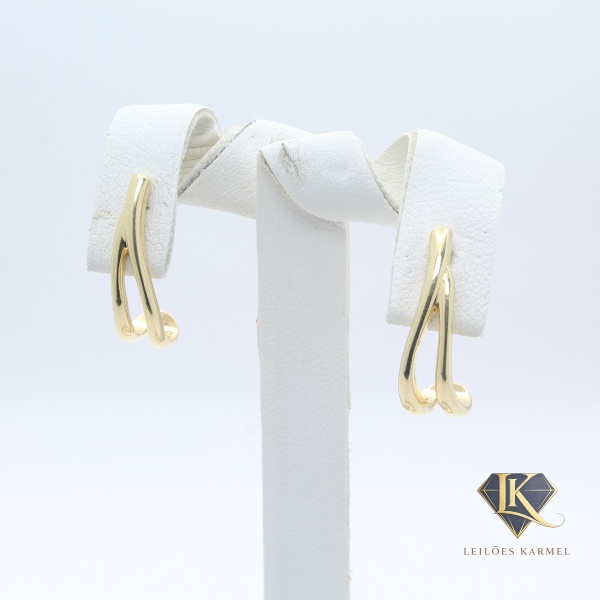 Par de Brincos VIVARA em Ouro Amarelo 18K, 1,7cm de comprimento, Peso de 3,3 gr. Acompanha Certificado de Garantia Leilões Karmel.