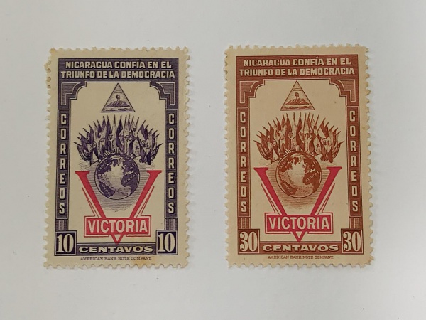 Nicarágua - num 707/8 - novos - com marca de charneira e leves pontos de óxido