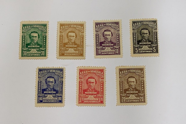 Venezuela - num A195/201 - novos - com marca de charneira