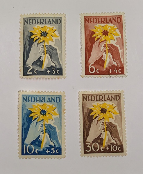 Holanda - num 509/12 - novos - com marca de charneira e leves pontos de óxido