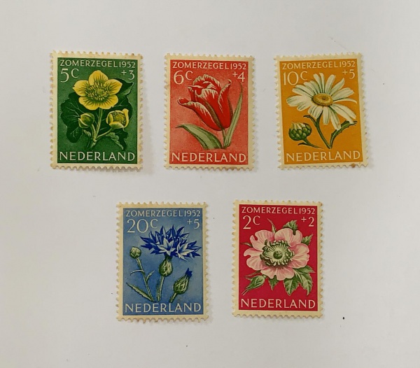 Holanda - num 569/73 - novos - com marca de charneira e leves pontos de óxido