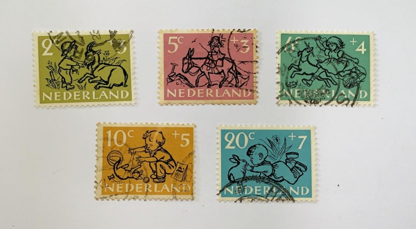 Holanda - num 582/6 - usados - com marca de charneira e leves pontos de óxido