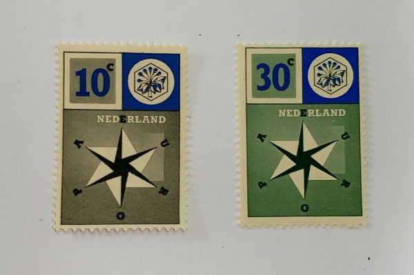 Holanda - num 678/9 - novos - com marca de charneira