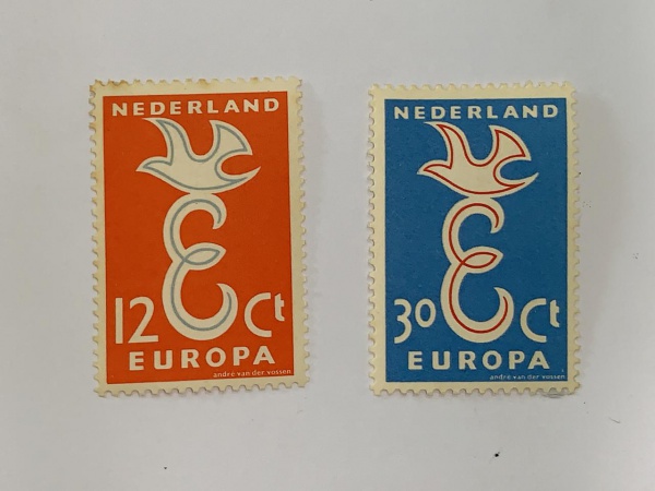Holanda - num 691/2 - novos - com marca de charneira