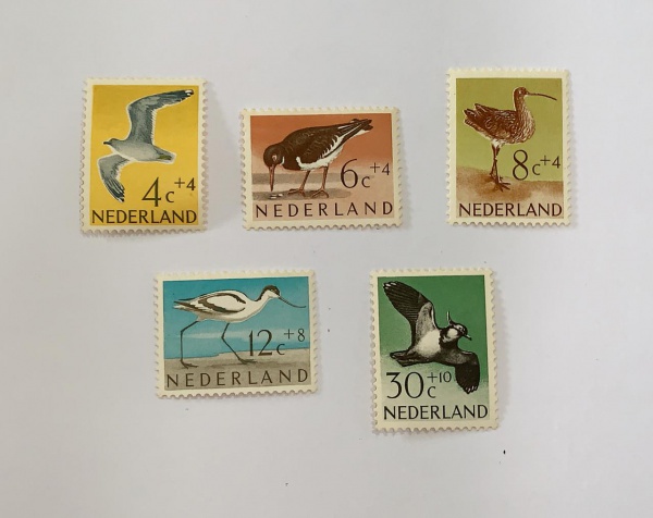 Holanda - num 733/7 - novos - com marca de charneira