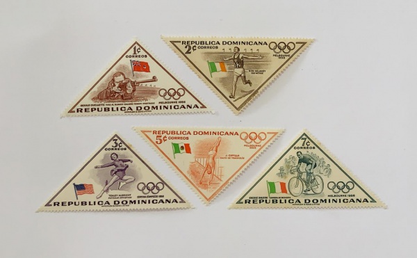 Rep Dominicana - num 469/73 - novos - mint NH - leves pontos de óxido
