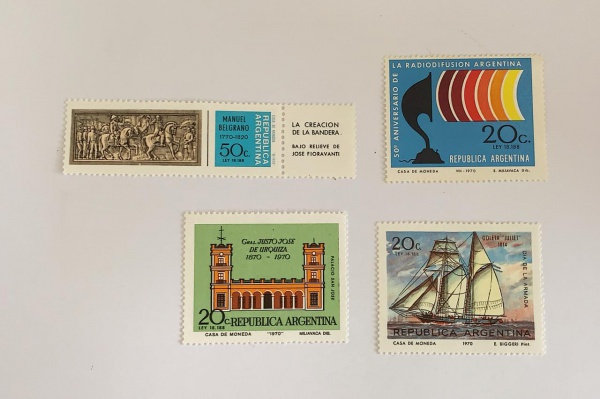 Argentina - 4 selos diversos - novos - mint NH
