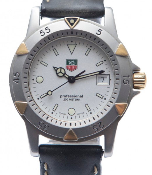 RELÓGIO TAG HEUER PROFESSIONAL 1500 SERIES. TAMANHO: 37MM. MOVIMENTO: QUARTZ SUÍÇO. CAIXA: EM AÇO. OS RELÓGIOS SÃO VENDIDOS NO ESTADO DE CONSERVAÇÃO QUE SE ENCONTRA. SÃO RELÓGIOS USADOS ONDE É POSSÍVE