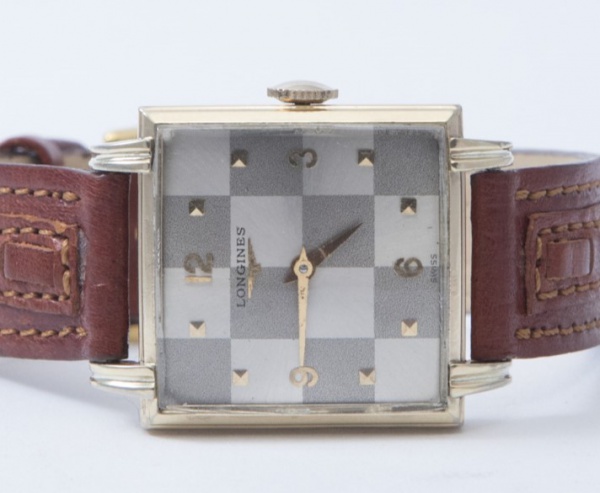 RELÓGIO LONGINES CHECKERS ANOS 50. TAMANHO: 32X36MM. MOVIMENTO: MECÂNICO DE CORDA MANUAL REVISADO. CAIXA: EM PLAQUÊ DE OURO. OS RELÓGIOS SÃO VENDIDOS NO ESTADO DE CONSERVAÇÃO QUE SE ENCONTRA. SÃO RELÓ