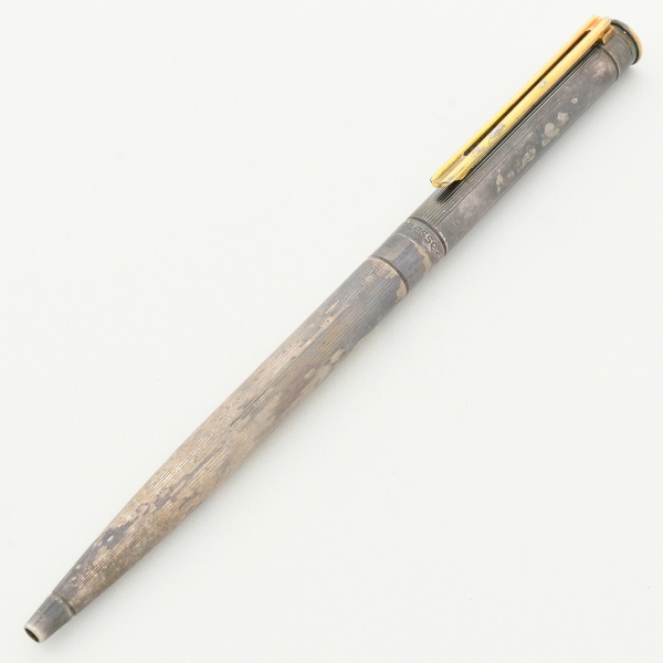 MONTBLANC NOBLESSE - Caneta esferográfica, modelo vintage, com design esguio (slim), dos anos 1970/1980, com corpo em prata acetinado e linhas verticais finas (pinstripe) acompanhada de um clipe cláss