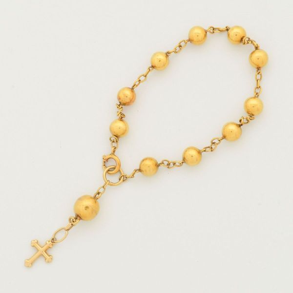Pulseira de terço em ouro amarelo 18 k, decorada com dez contas esféricas, representando as dez Aves Marias, intercaladas com elos e finalizada com uma esfera maior representando o Pai Nosso. Acompanh