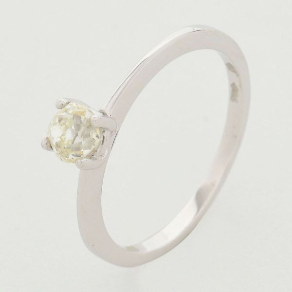 Anel em ouro branco com diamante solitário de 0,25 ct. Aro 14. Peso 1,8 g.