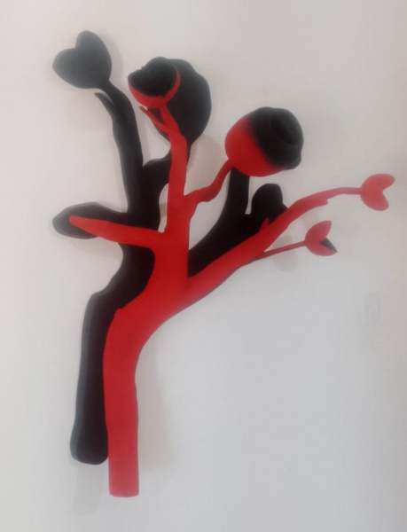 FRAN KRAJCBERG, Escultura pintada em Preto e Vermelho, Representando " Raiz ", Medida da Obra 100 x 80 cm