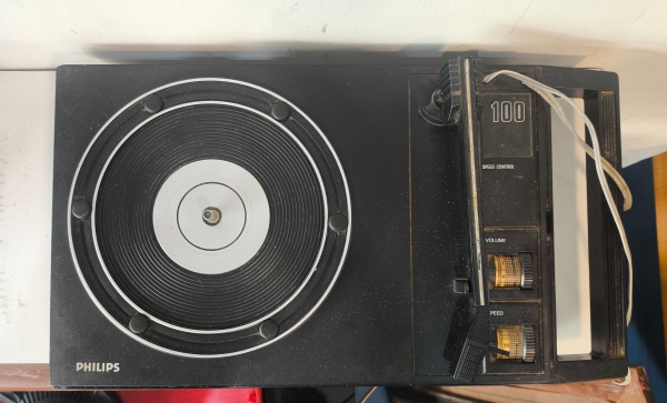 Toca-Discos Philips 100 Maleta Vermelha, Funcionando - Sem Agulha