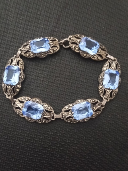 Pulseira de prata e marcassita com pedras azuis .18 cm de comprimento