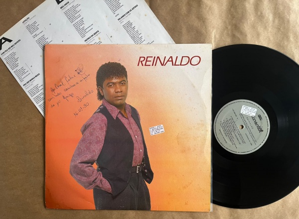 LP: Artista: Reinaldo / Album: Reinaldo | Selo: Continental | Cód: 107 405 422Capa (VG -): Muito Bom: marcas superficiais, com detalhes visuais; pode conter leve rasura como um nome; leve depreciação