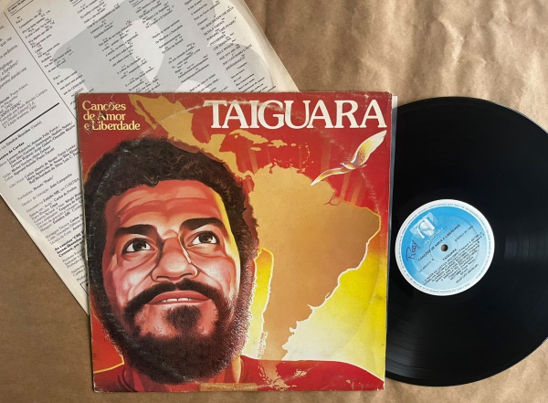 LP: Artista: Taiguara / Album: Canções de amor e Liberdade | Selo: Alvorada | Cód: 201 404 013Capa (VG -): Muito Bom: marcas superficiais, com detalhes visuais; pode conter leve rasura como um nome; l