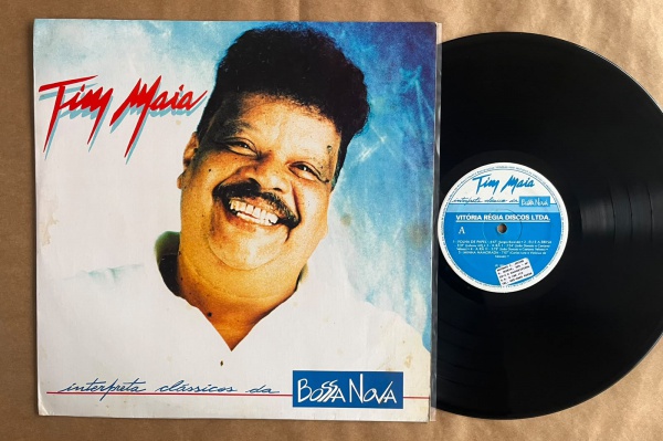 LP: Artista: Tim Maia / Album: Interpreta classicos da Bossa Nova | Selo: Vitória Régia Discos / Seroma | Cód: s/nCapa (VG): Muito Bom: marcas superficiais, com detalhes visuais; pode conter leve rasu