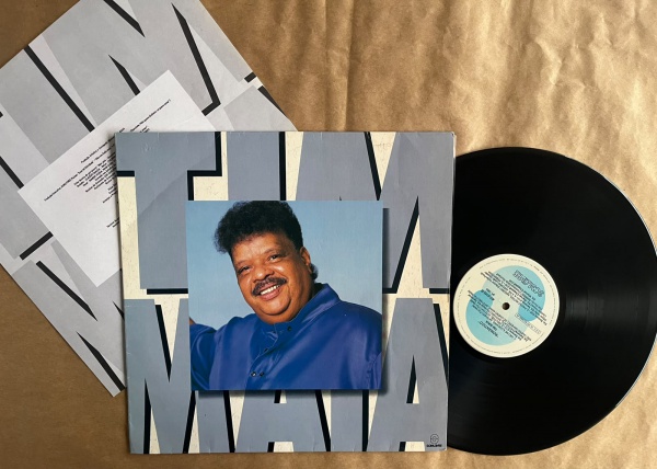 LP: Artista: Tim Maia / Album: Romântico | Selo: Som Livre | Cód: 407 0142Capa (VG +): Muito bom: pode conter sinais leves de manuseio.Vinil (VG +): Vinil em muito bom estado.Toque do Garimpeiro: * Av
