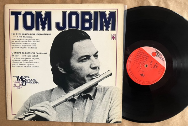 LP: Artista: Tom Jobim / Album: História da Musica Popular Brasileira - Abril | Selo: Abril Cultural - Polygram | Cód: s/nCapa (VG): Muito Bom: marcas superficiais, com detalhes visuais; pode conter l