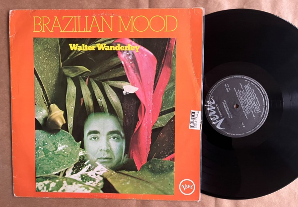LP: Artista: Walter Wanderley / Album: Brazilian Mood | Selo: Verve | Cód: 235 2189Capa (VG): Muito Bom: marcas superficiais, com detalhes visuais; pode conter leve rasura como um nome. Vinil (VG +): 