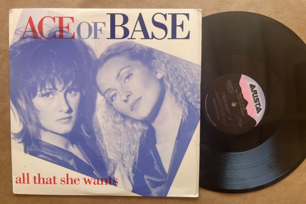 LP/ Single: Artista: Ace of Base / Album: All that she wants | Selo: Arista | Cód: 07822-12616-1 - Prensagem USACapa (VG +): Muito bom: pode conter sinais leves de manuseio.Vinil (VG +): Vinil em muit