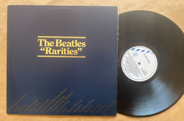LP: Artista: Beatles / Album: Rarities | Selo: Emi Odeon | Cód: 31C 066 06867Capa (VG +): Muito bom: pode conter sinais leves de manuseio.Vinil (NM): Vinil em excelente estado. Toque do Garimpeiro: Se