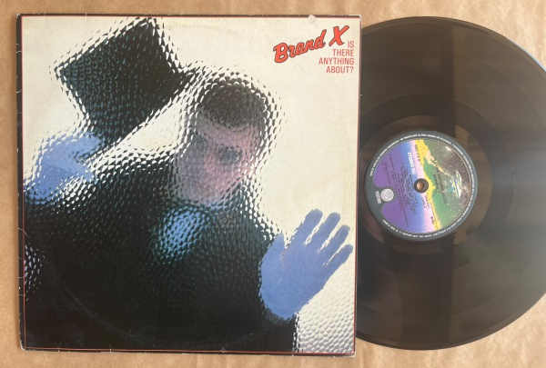 LP: Artista: Brand X / Album: Is there anything about? | Selo: Vertigo | Cód: 630 2212Capa (VG): Muito Bom: marcas superficiais, com detalhes visuais; pode conter leve rasura como um nome. Vinil (VG +