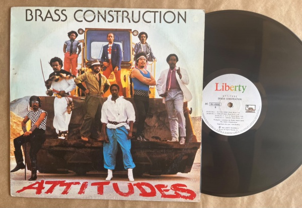 LP: Artista: Brass Construction / Album: Attitudes | Selo: Liberty | Cód: 31C 064 400082Capa (VG -): Muito Bom: marcas superficiais, com detalhes visuais; pode conter leve rasura como um nome; leve de