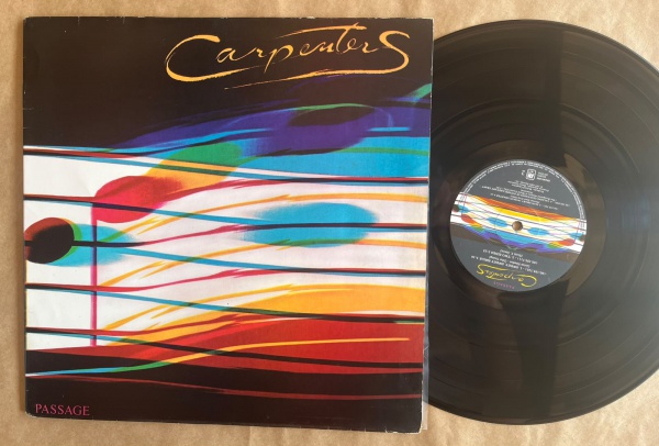 LP: Artista: Carpenters / Album: Passage | Selo: A&M Records | Cód: 31C 064 60868Capa (VG +): Muito bom: pode conter sinais leves de manuseio.Vinil (VG +): Vinil em muito bom estado.Toque do Garimpeir