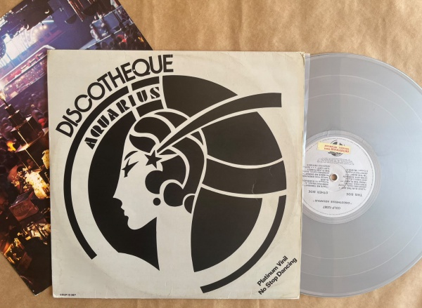 LP: Artista: Discotheque Aquarius / Album: Discotheque Aquarius - Platinum Vinil | Selo: Aquarius | Cód: COLP- 12387Capa (VG): Muito Bom: marcas superficiais, com detalhes visuais; pode conter leve ra